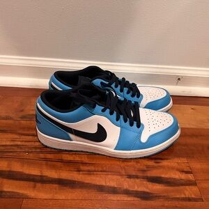 Air Jordan 1 Low Retro 2021 UNC men’s size 10